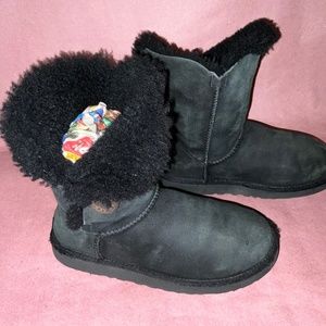 Women Australia UGG Boiley Bow II Size 7M Black Sheepskin